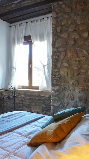 3 chambres, fer et planche à repasser, Wi-Fi gratuit, draps fournis