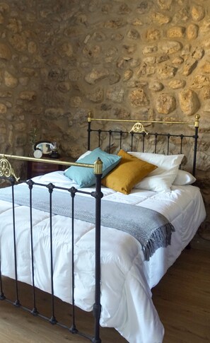 3 bedrooms, iron/ironing board, free WiFi, bed sheets - Moli Hospital rural house superior category (ROSSELL)