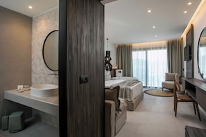 Habitación Deluxe doble | Minibar, caja fuerte, cortinas opacas y sistema de insonorización
