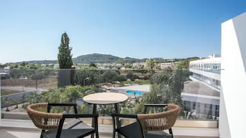 Kahden hengen deluxe-huone | Parveke