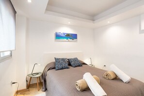 2 slaapkamers, een bureau, een strijkplank/strijkijzer, gratis wifi
