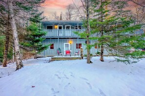 Exterior - Hidden Gem, 3  Bed Cozy Condo - Dogs Welcomed - 1 block from marina (Bayfield)