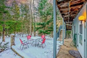 Outdoor dining - Hidden Gem, 3  Bed Cozy Condo - Dogs Welcomed - 1 block from marina (Bayfield)