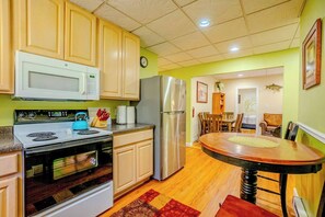 Fridge, microwave, oven, stovetop - Hidden Gem, 3  Bed Cozy Condo - Dogs Welcomed - 1 block from marina (Bayfield)
