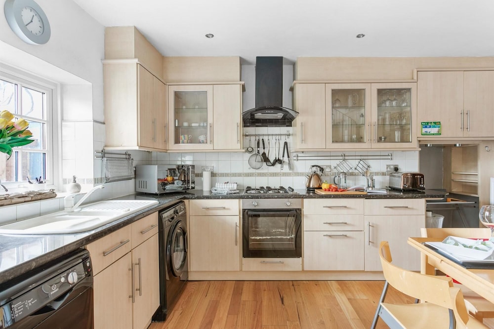 Beach Cottage - Nautical-themed Cottage in Central Totnes