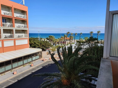 Appartement avec vue sur mer à 60 m de la plage PROMO 35 % jusqu'au 6 août