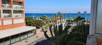 Appartement avec vue sur mer à 60 m de la plage PROMO 35 % jusqu'au 6 août