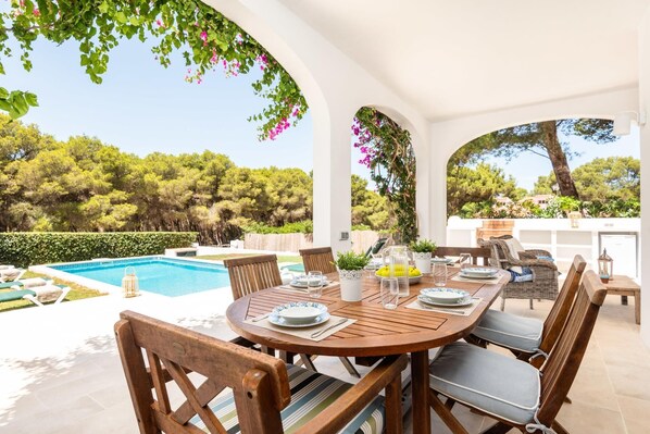 Outdoor dining