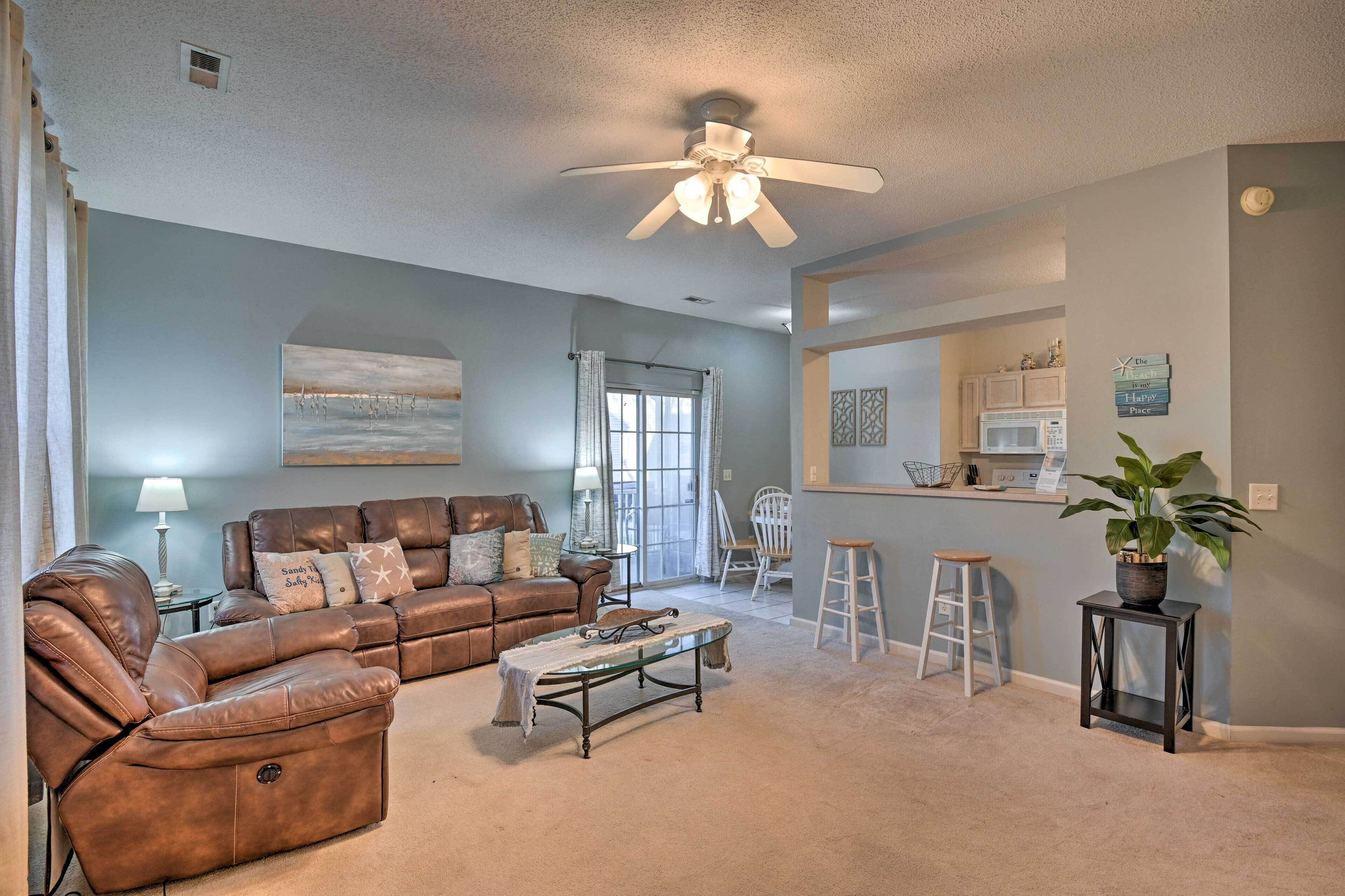 Myrtle Beach Cottage w/ Outdoor Shower & Yard