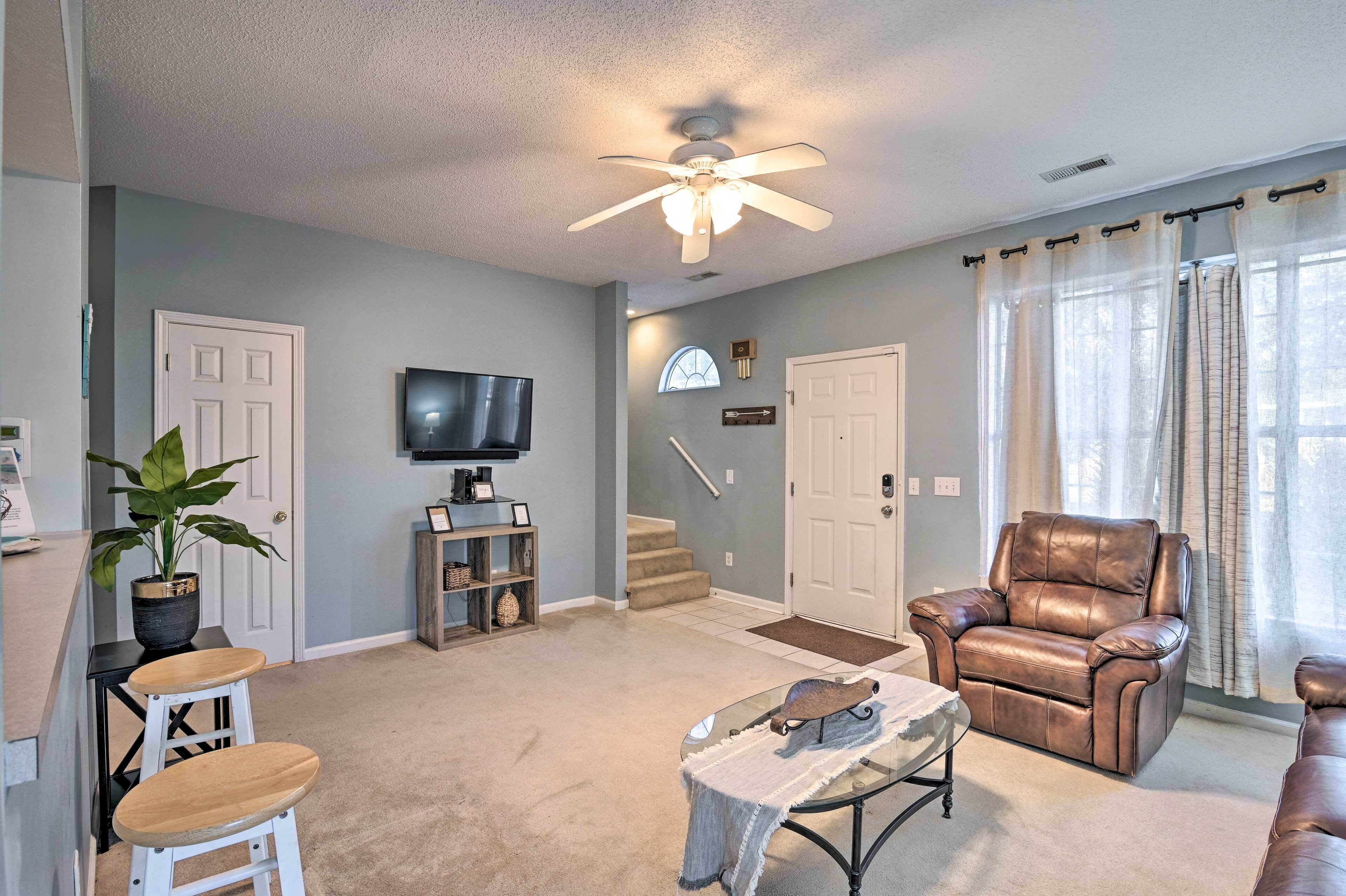 Myrtle Beach Cottage w/ Outdoor Shower & Yard