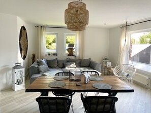 TV - Exclusive vacation apartment in a beautiful and quiet location.  Not far from the beach (Fehmarn)