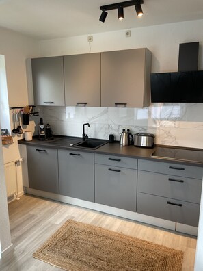 Kühlschrank, Ofen, Herdplatte, Geschirrspüler