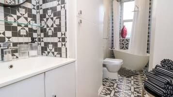 Casa de campo | Banheiro | Chuveiro, papel higiênico