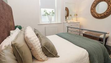 Cottage | 1 bedroom, individually decorated, individually furnished, free WiFi