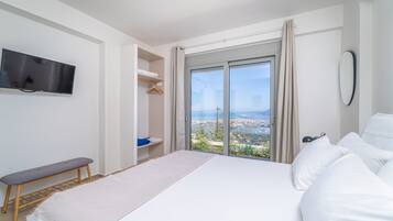 3 bedrooms, desk, travel crib, free WiFi