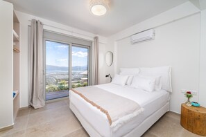 3 bedrooms, desk, travel cot, free WiFi - 31 Blue - Aqua Blue - Private Infinity Pool and BBQ Area (Apolpena)