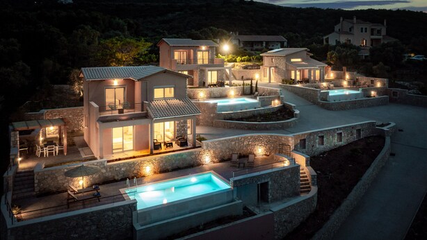 A luxurious villa with multiple bedrooms, a swimming pool, and outdoor lighting. - 31 Blue - Aqua Blue - Private Infinity Pool and BBQ Area (Apolpena)