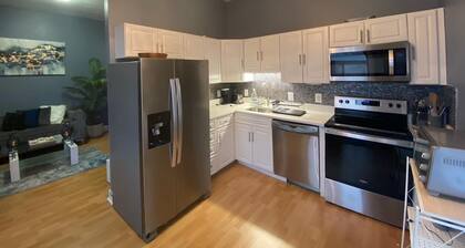 Downtown Condo with iMac work station