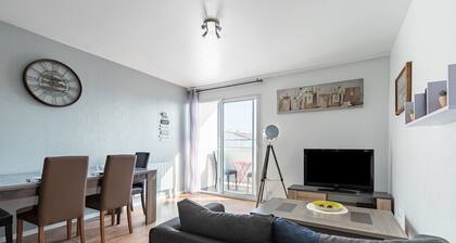 600m from Les Becs beach, flat for 2