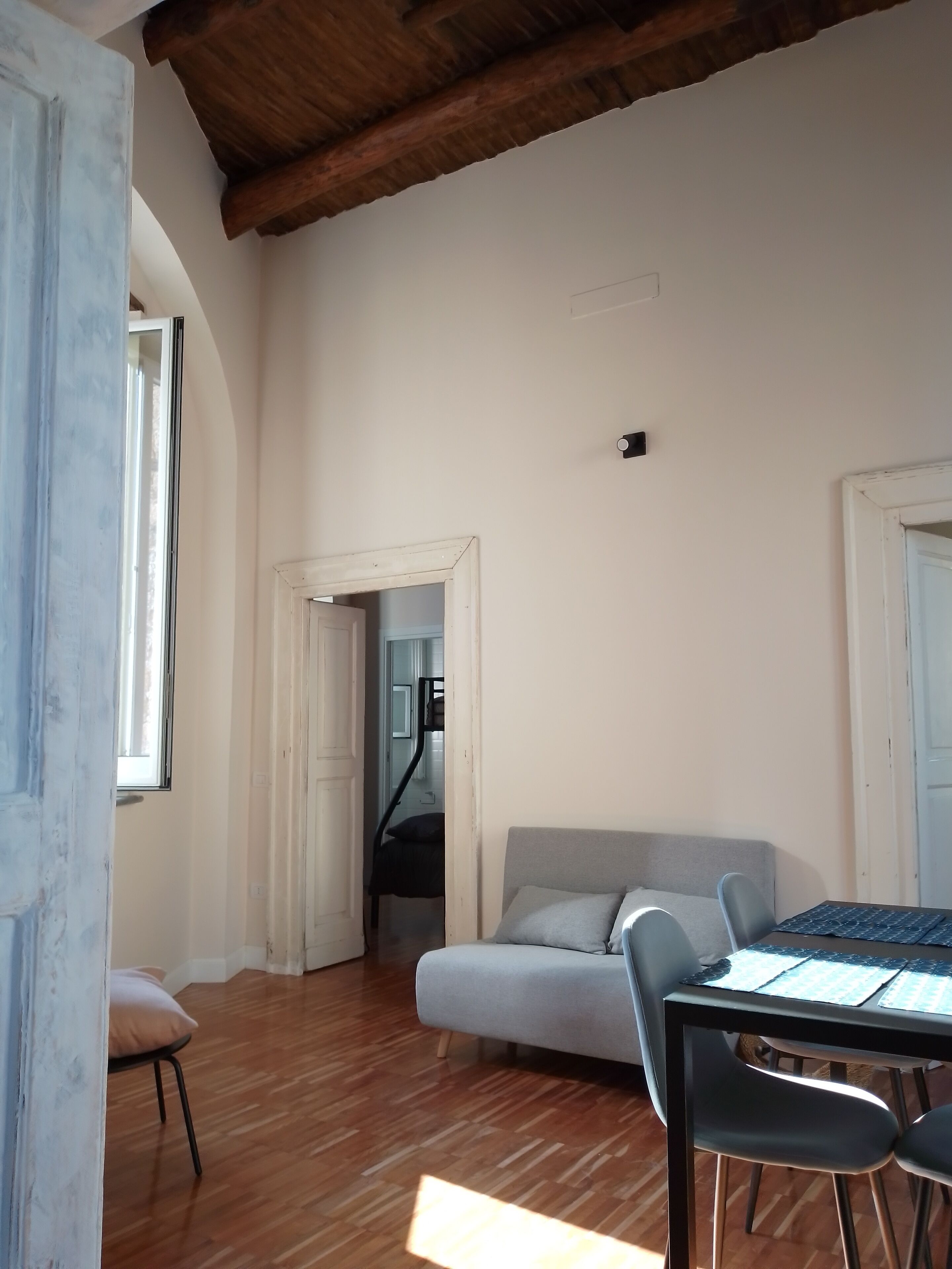 old center apartment 800 m from the central station 