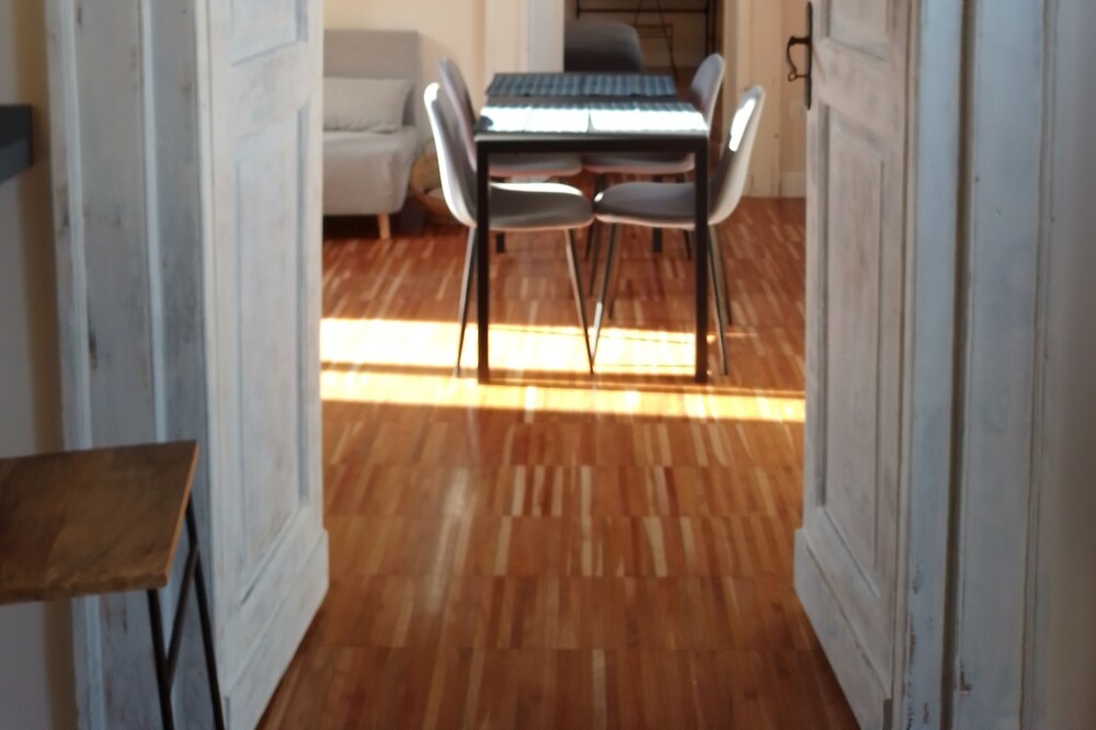 old center apartment 800 m from the central station