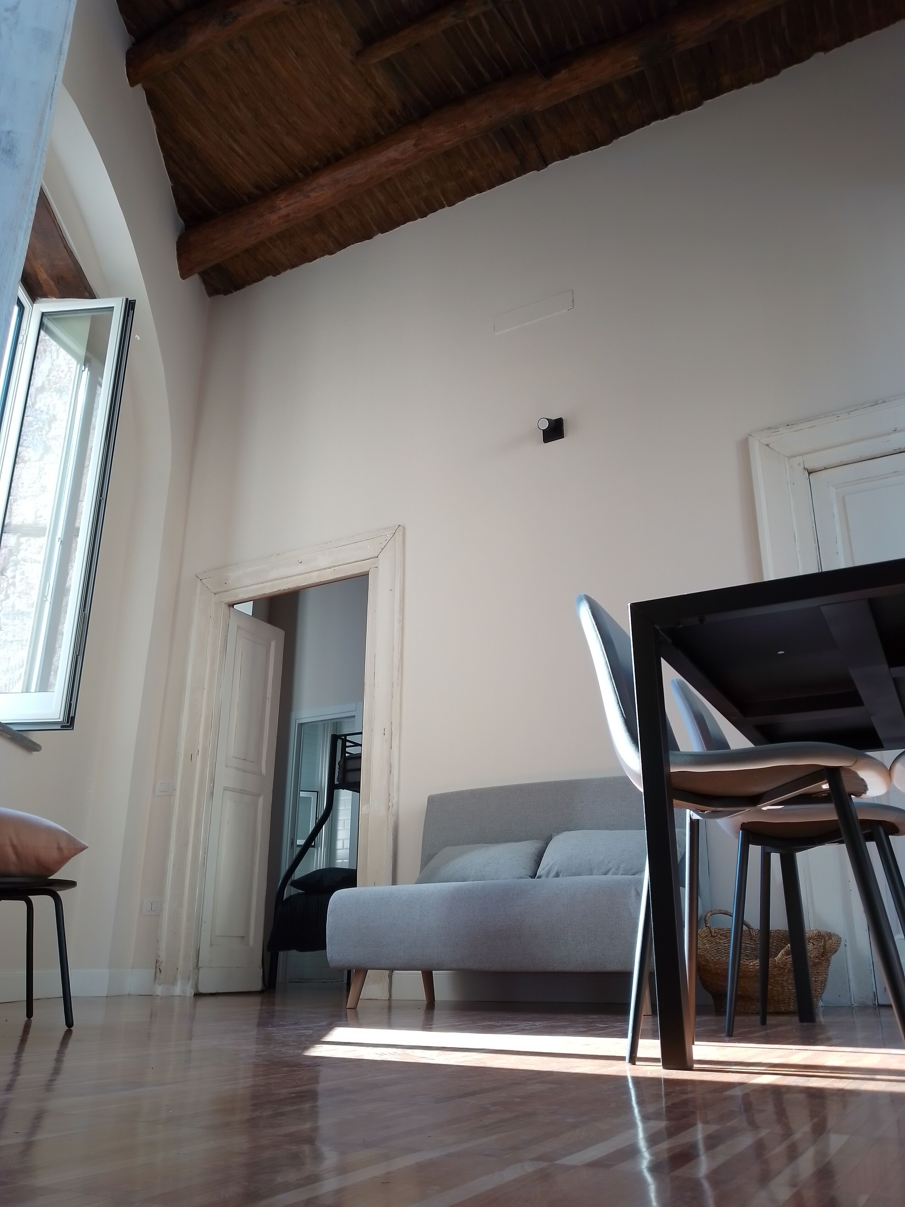 old center apartment 800 m from the central station 