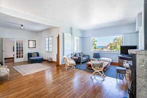 DVD player - Large family house at 230m from the beach! (Planguenoual)