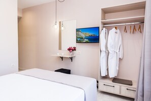 3 kamar tidur, brankas, tirai kedap cahaya, dan kedap suara