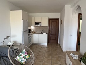 Frigorifero, microonde, forno, macchina per tè/caffè