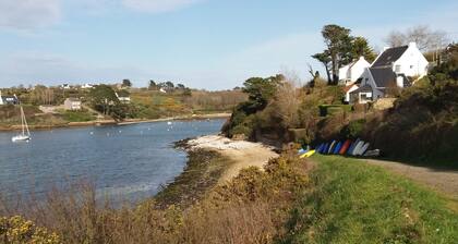 4-bedroom house in the heart of the Abers (7-minute walk from Ganaoc beach)