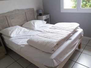 4 chambres, fer et planche à repasser, lit parapluie, Wi-Fi gratuit