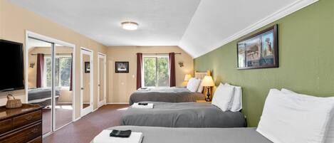 4 chambres, bureau, fer et planche à repasser, lit parapluie