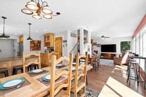 Dining - Cozy Winter Escape - Hot Tub, Sauna & Scenic Views (Leavenworth)