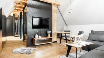 Studio Suite | 1 bedroom, memory foam beds, minibar, in-room safe