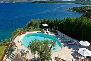 Piscine extérieure (ouverte en saison)
