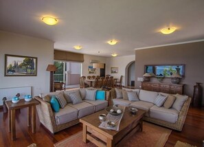 Villa de lujo | Zona de estar | Una televisión de pantalla plana