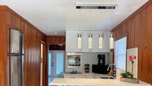 Coffee/tea maker, fridge, microwave, oven - Nature View #3 (Fort Myers Beach)