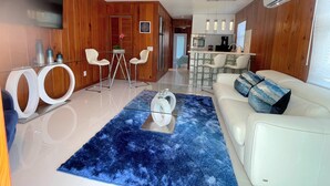 40-cm Smart TV with cable channels, TV - Nature View #3 (Fort Myers Beach)