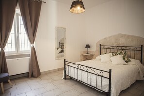 2 bedrooms, free WiFi, bed sheets - Villa Maria | 2 Private Suites | Private Pool, BBQ (castellana grotte)