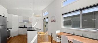 Anderson Central Torquay 36