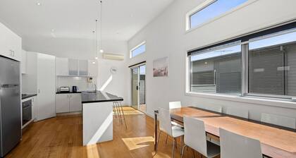 Anderson Central Torquay 36