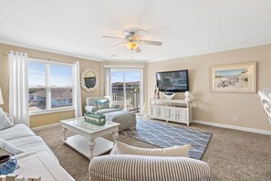 TV - Karen's Island Retreat- Oceanwalk 7204 / 105 SE 58th Street (Oak Island)