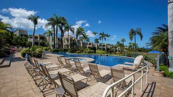 حمّام سباحة مُدفَّأ