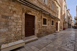 Appartement (1 Bedroom) | Vue sur la rue