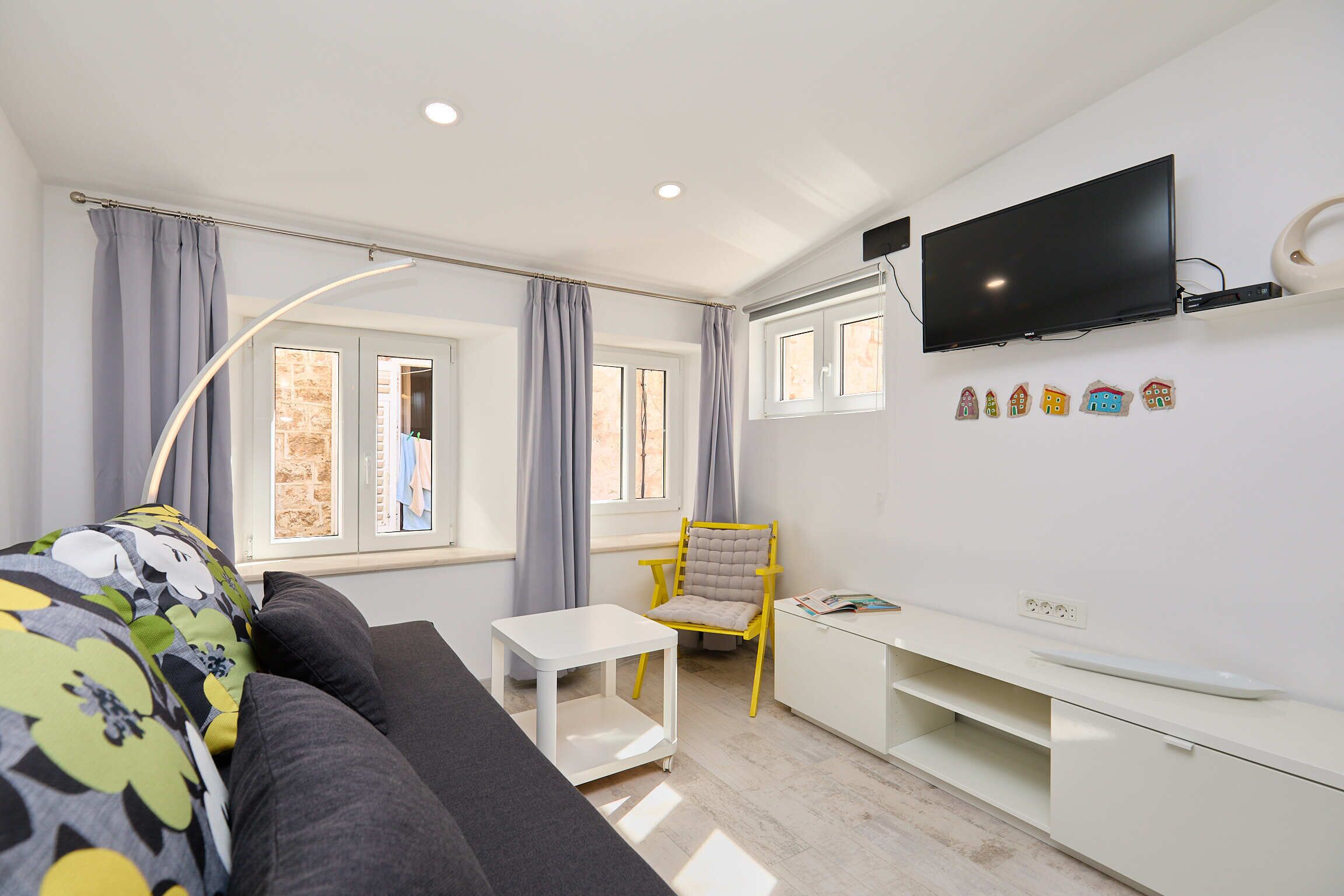 Apartment (1 Bedroom) | Living room