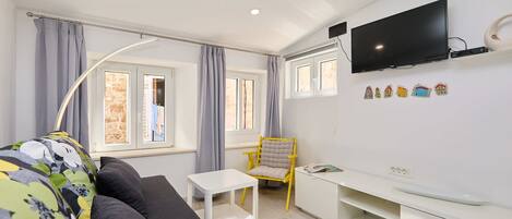 Apartment (1 Bedroom) | Living room
