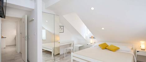 2 bedrooms, laptop workspace, cots/infant beds, bed sheets