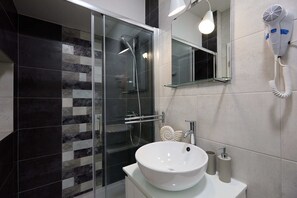 Departamento (2 Bedrooms) | Baño | Regadera y toallas 