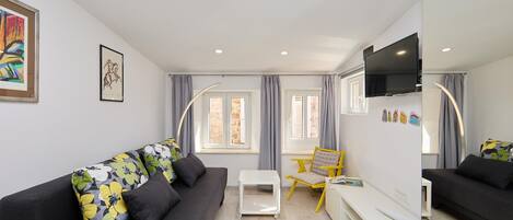 Apartment (2 Bedrooms) | Living room | TV