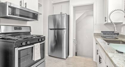 Updated Home! 10 min to Airport/Greenfield Village